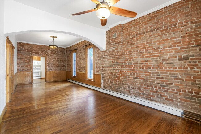 Building Photo - 2 Bedroom / 1 Bathroom - Rino / Downtown D...