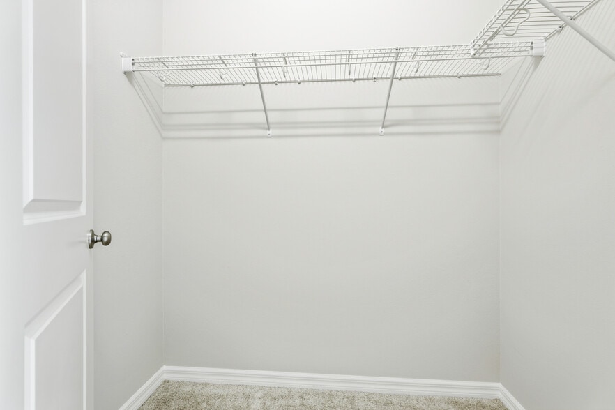 One's walking closet - 12710 Sorrento Way