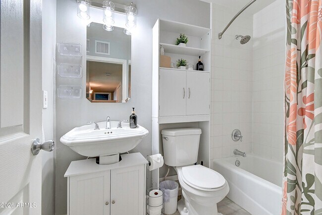 Building Photo - 1027 W 19th St