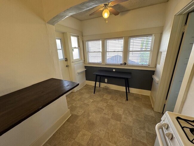 Building Photo - 3811 E 10th St