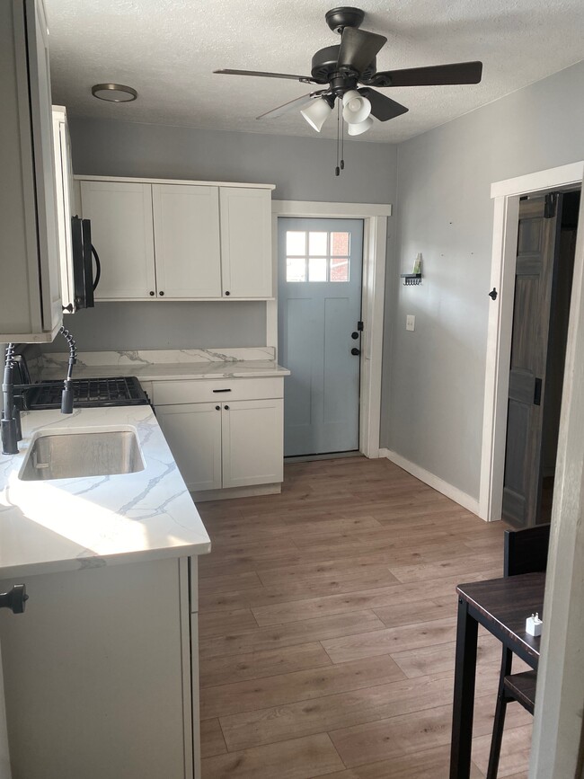 Building Photo - 104 3rd St