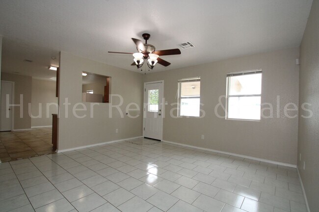 Building Photo - Live Large in Killeen – 5 Bedrooms, Big Va...