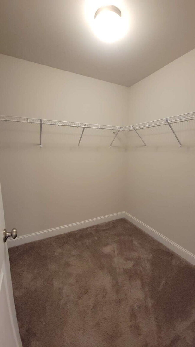Building Photo - "Spacious 4-Bedroom Retreat with Modern Gr...