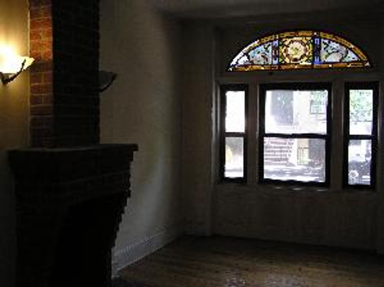 Building Photo - 316 W 51st St