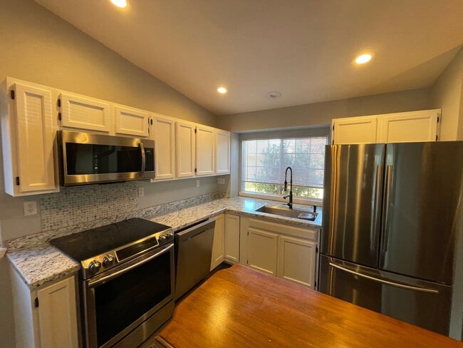 Building Photo - Charming 3 Bed/2 Bath Rambler in NE Tacoma — Cul-de-Sac Living with a Fenced Yard