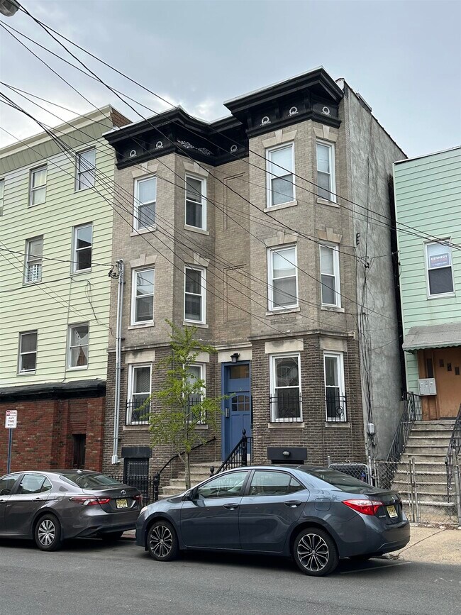 Building Photo - 203 Ogden Ave.