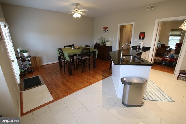 Building Photo - 13728 Valley Oak Cir