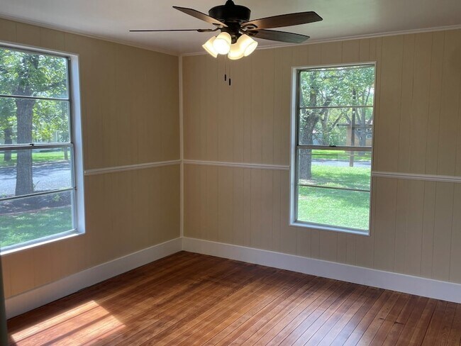 Building Photo - 422 S Orange St