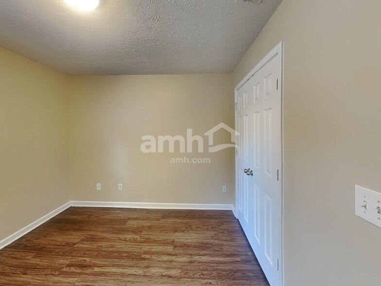 Building Photo - 5038 Preserve Blvd