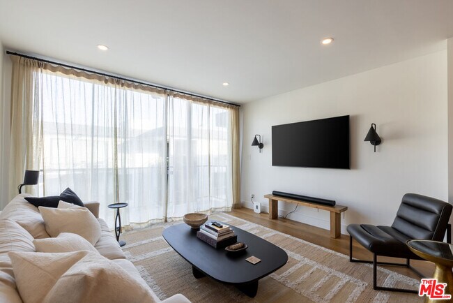 Building Photo - 1351 N Crescent Heights Blvd