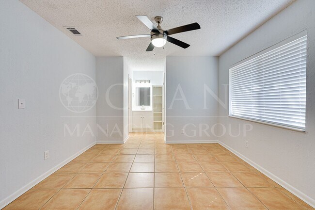 Building Photo - Beautiful Two-Story Townhome in Ormond Beach