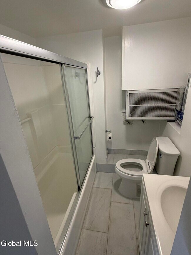 Building Photo - 56 S Swan St