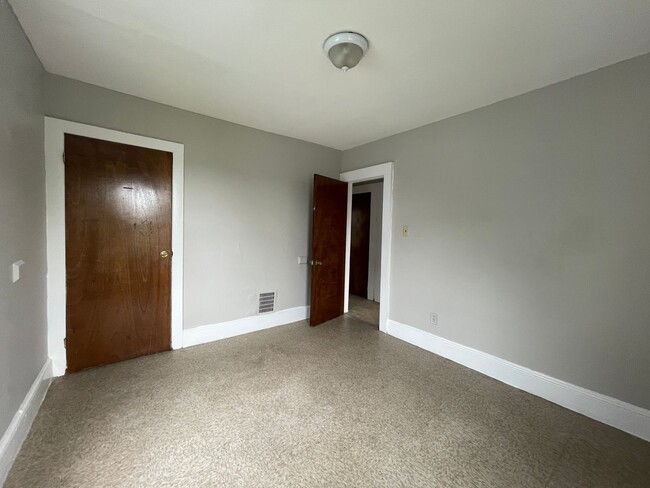 Building Photo - Spacious 4 Bedroom Twin FOR RENT in Bridge...