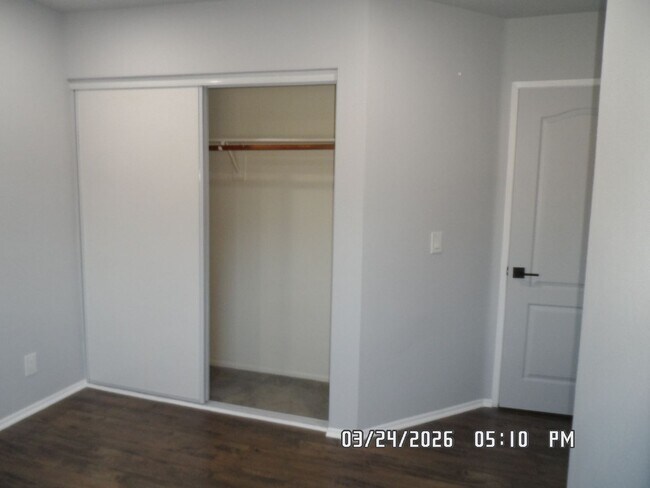 Building Photo - 3 Bedrooms, 2 Bathrooms, approx. 1112 sq. ft., 2 Car Garage, Solar Panels, Internet Included. Cos...