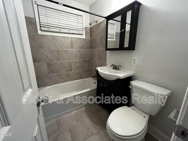 Building Photo - 712 Hadley Rd