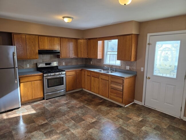 Primary Photo - 96 E Schuyler St