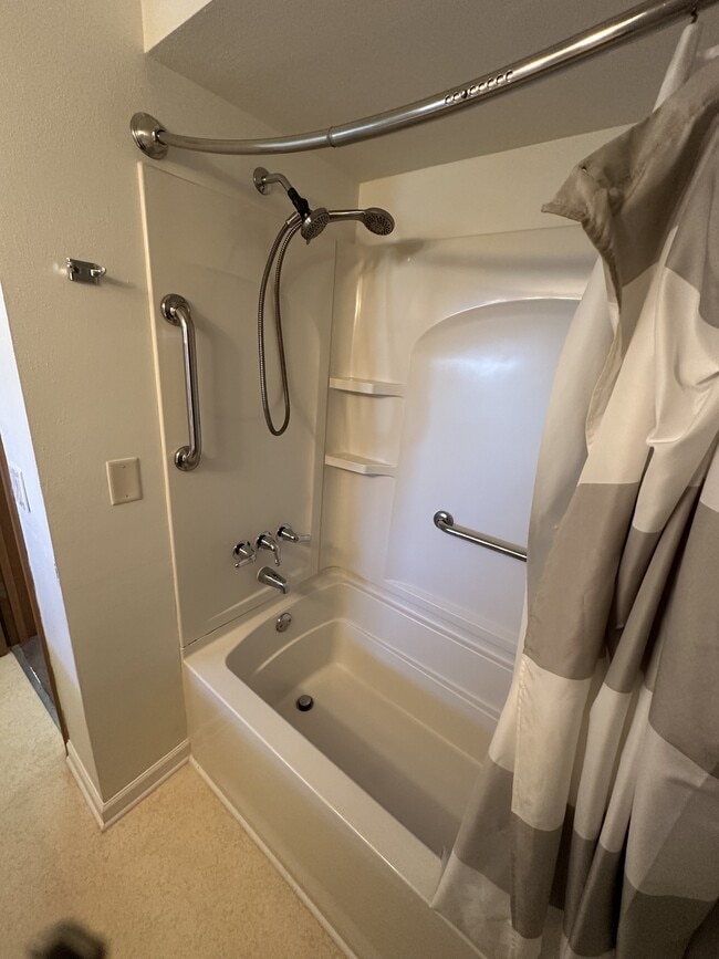 Building Photo - 3207 90th St