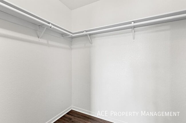 Building Photo - 720 Mallow St