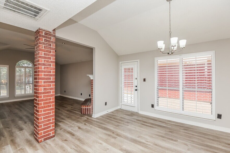 Building Photo - 7007 Rovato Dr