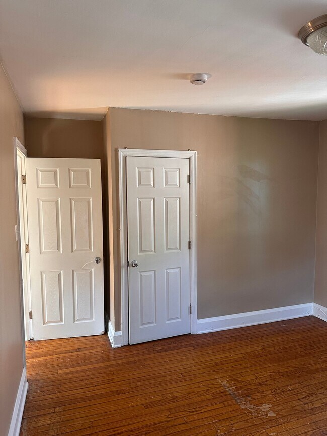 Building Photo - 3034 Pinewood Ave