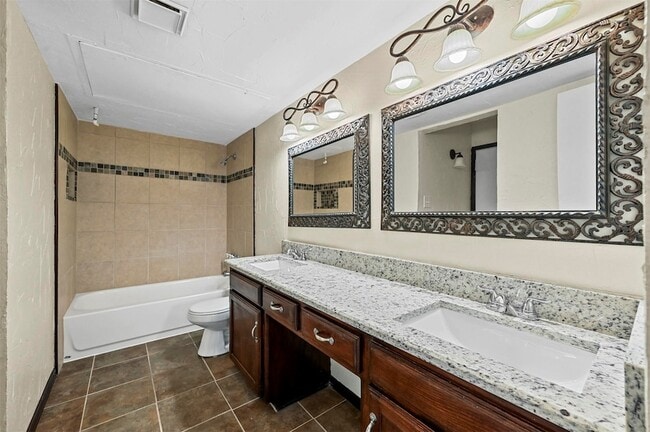 Building Photo - 6005 Dooley Dr