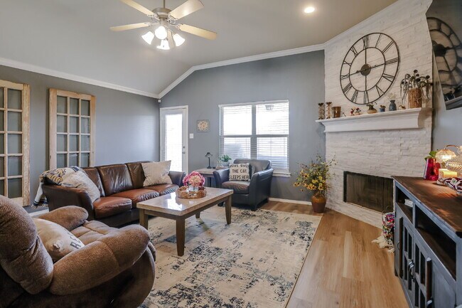 Building Photo - Stunning & Spacious Three Bedroom Home in Frenship School District!