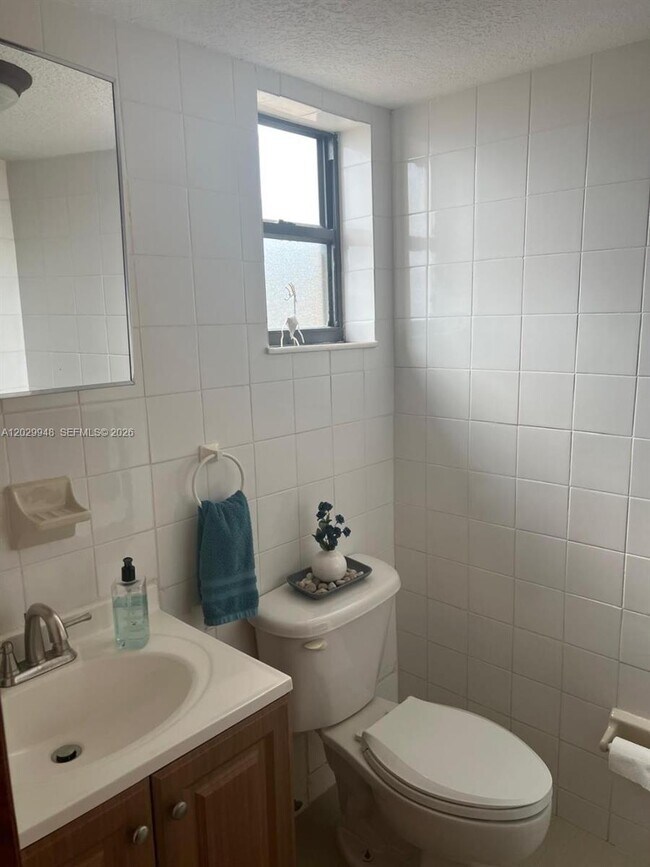 Building Photo - 240 W 68th St