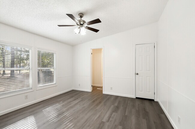 Building Photo - 36375 Longleaf Dr