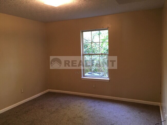 Building Photo - 2824 Ryan Cir