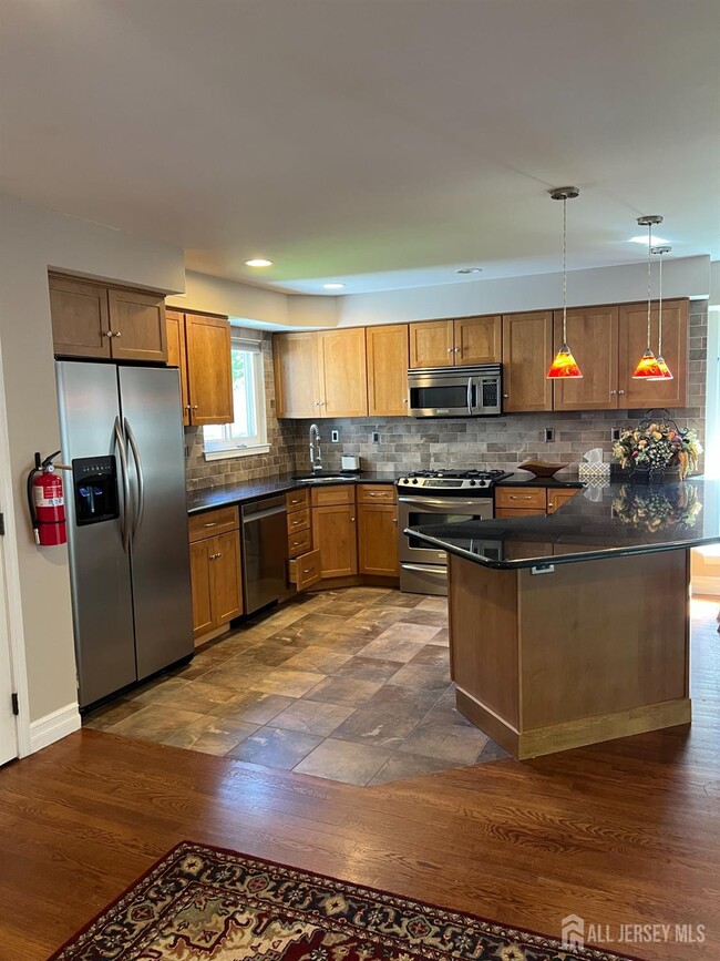 Building Photo - 511 Chanticleer
