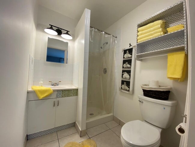 Building Photo - 819 SW 9th Terrace