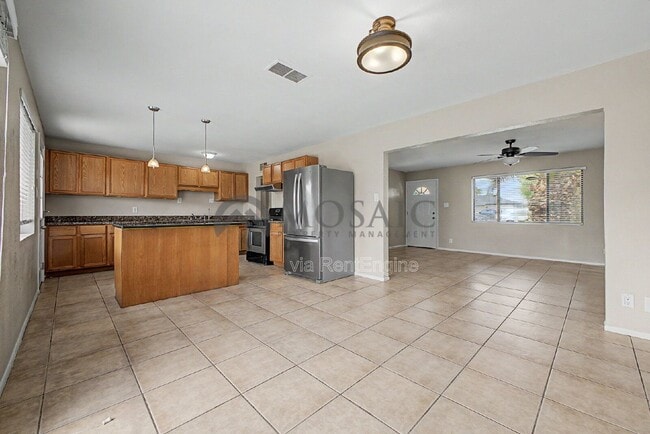 Building Photo - 1531 W 7th St