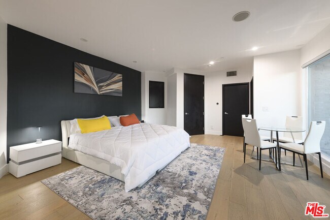 Building Photo - 2271 Gloaming Way