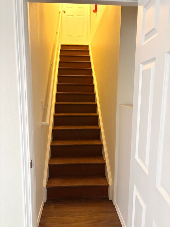 Building Photo - Beautiful 3bd, 3 bath single family home bedroom for rent in Aurora 80016