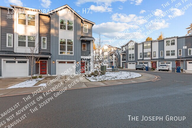 Building Photo - 13717 Admiralty Way