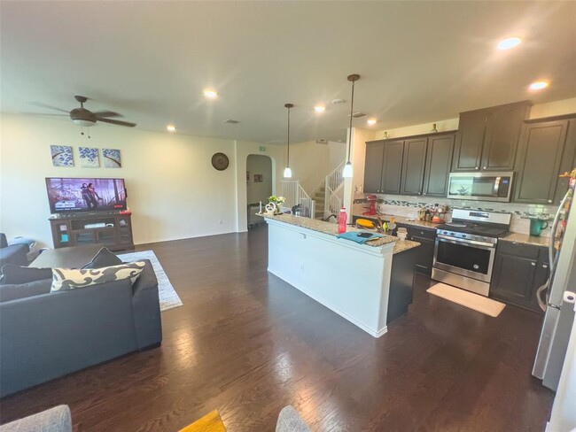 Building Photo - 3017 Maurine Dr