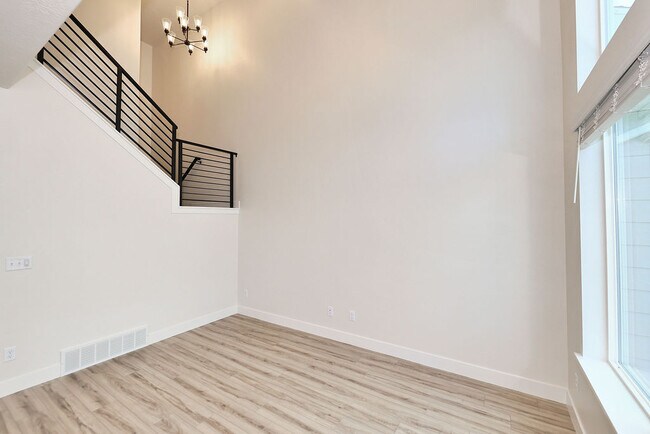 Building Photo - 1377 N Sage Dr