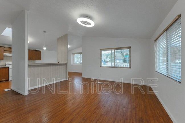 Building Photo - 1601 W Sherrie Dr