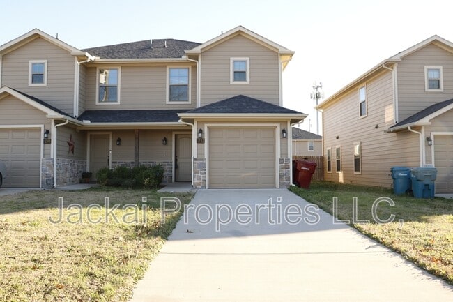 Building Photo - 232 W Lake Ave