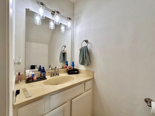 Building Photo - 6031 Old Fredericksburg Rd