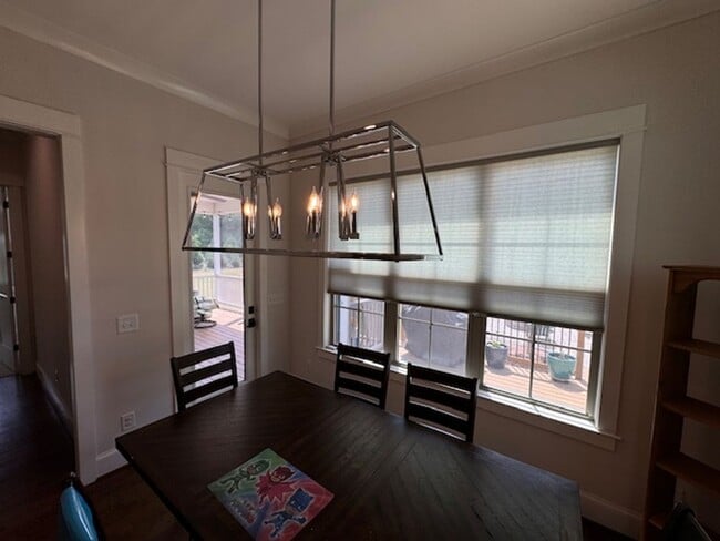 Building Photo - Lightly Furnished 4BR, 4BA Chapel Hill Hom...