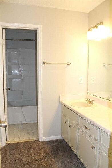 Building Photo - 4816 Regal Dr