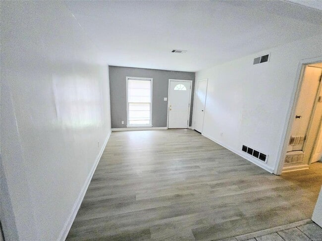 Building Photo - 204 W Park Ave