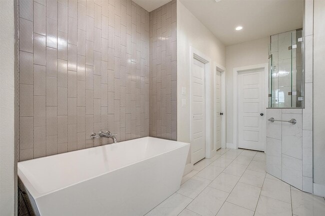 Building Photo - 1221 Crown Valley Dr