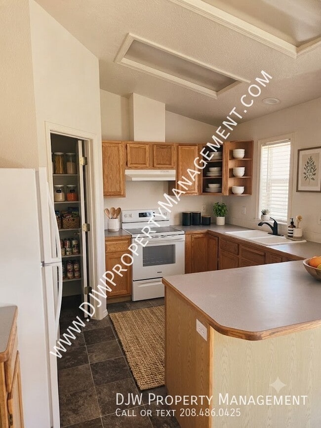 Building Photo - 674 N Tall Pine Pl