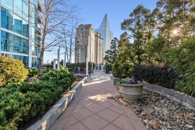 Building Photo - High-rise Luxury 1 Bedroom Buckhead Condo, Skyline Views of Atlanta!