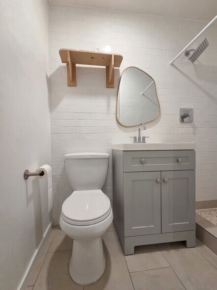 Bathroom 1 - 1615 Pennsylvania Ave