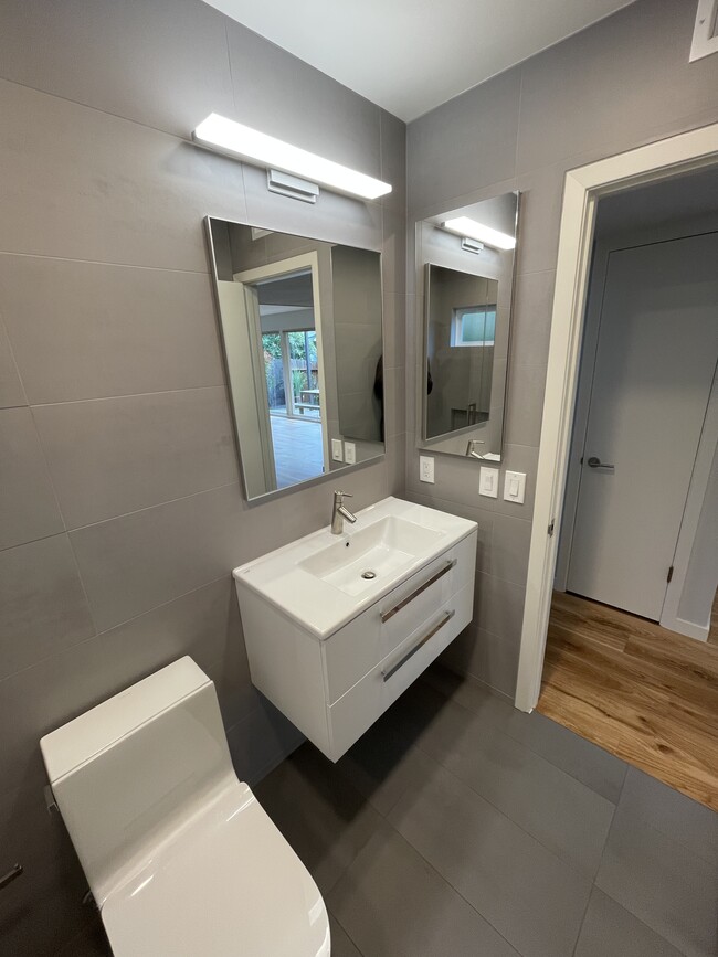 Building Photo - 36 Redwood Ave