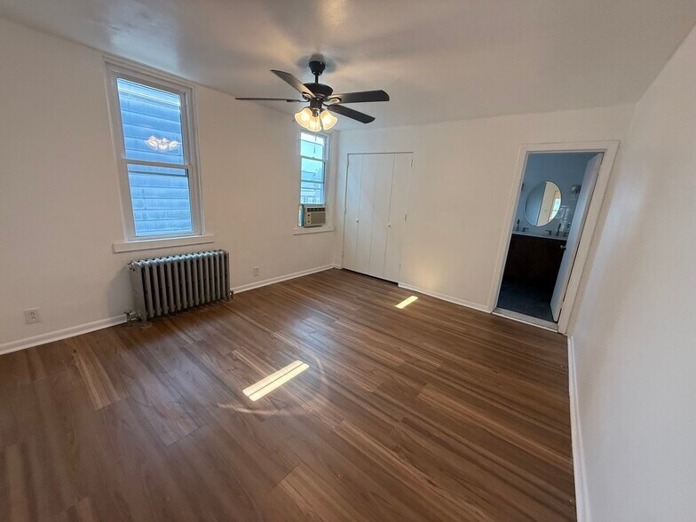 Building Photo - 4928 Sciota St