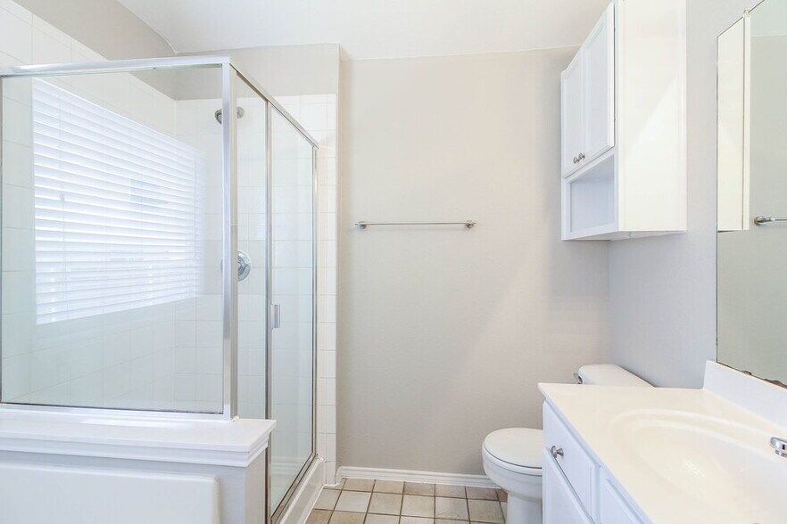 Building Photo - 709 Gillon Dr